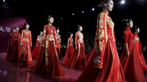 Cgtn On Twitter A Fashion Show Featuring Traditional Chinese Dresses