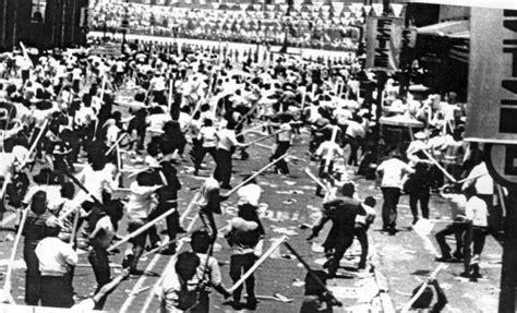 La masacre del jueves de corpus o la masacre de corpus christi — llamada el halconazo por la participación de un grupo paramilitar conocido con ese nombre — es como se le conoce a los hechos ocurridos en ciudad de méxico, el 10 de junio de 1971. L'Halconazo, 43 anni di impunità