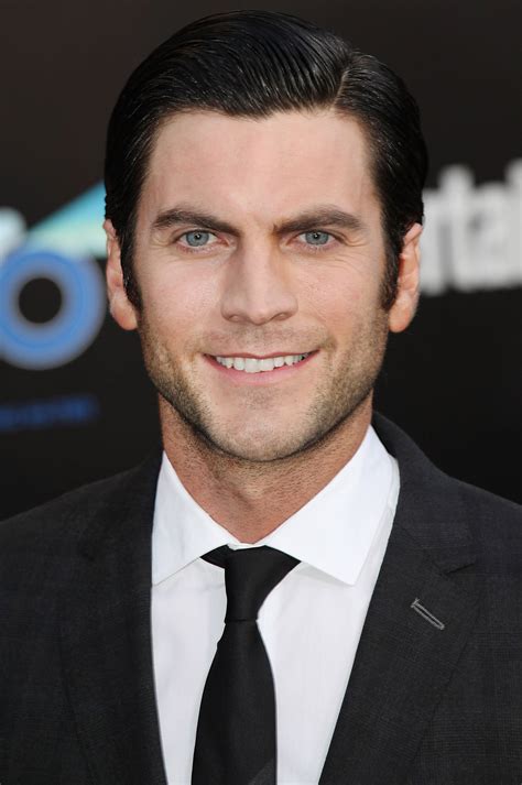 Exclusive Wes Bentley Brushes Up In Time Being 2 Photos Front