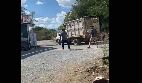 Integrante De Grupo Pesado Se Pelea Con Ex Alcalde De Hualahuises N