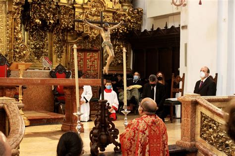 Celebración De Los Oficios Del Viernes Santo Muerte Del Señor Parroquia De San Juan Y Todos