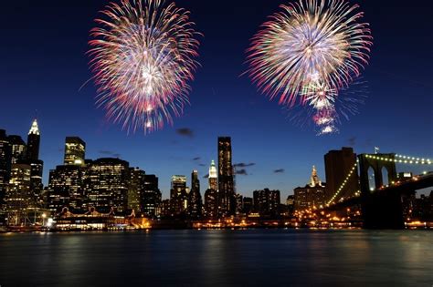 front row seat to new year s eve fireworks ny boat charter