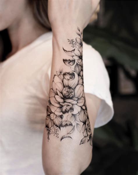 The sunflower takes its name from its physical appearance, which is the sun itself. 15 Unique Flower Tattoo Design -Rose Tattoo & Sunflower ...