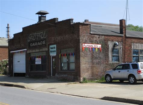 Cool really old Ford dealer building! - Ford Truck Enthusiasts Forums