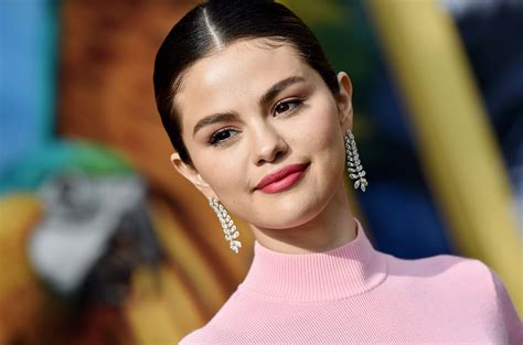 De una vez out now. Selena Gomez Talks Depression During Pandemic | Billboard
