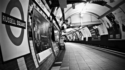 Russell Square Station De London La Photographie De Style Lomo Travaux De Bureau Aperçu