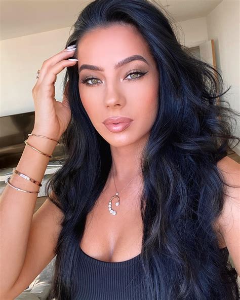 Klaudia Badura Instagram Photoshoot Black Hairstyle For Girls Beautiful Girl Cute Face