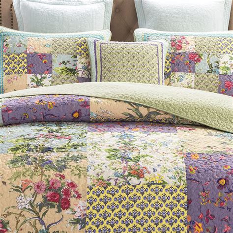 A classical floral pattern on the whole bedspread and accented on the sides of the spread with a scalloped edges to complete the bed quilt new & used (3) from $78.17 & free shipping. YAYIDAY Cotton Patchwork Bedspread Quilt Sets Queen Size ...