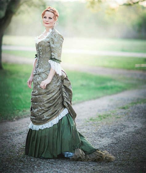 Victorian Bustle Dress Abito Storico Moda Abiti