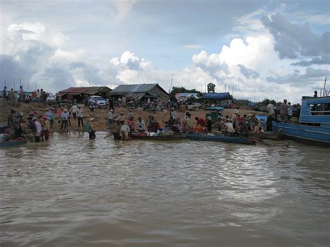 Selain itu, pada musim banjir, limpahan air dari sungai mekong akan mengalir ke tasik tonle sap. Sehari dalam Sejarah . . .: DIARI LAWATAN MESRA 1SEAFIELD ...