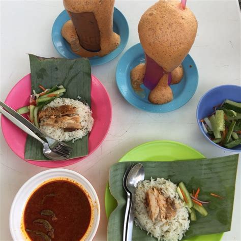 Nasi dagang warisannot leave terengganu without tasting this authentic nasi dagaing with gulai ikan tongkol. Nasi Dagang Atas Tol - Kuala Terengganu, Terengganu