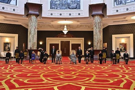 Perwakilan diplomat melindungi kepentingan nasional negara dan warga negara ri di negara penerima. Agong terima Watikah Perlantikan 12 ketua perwakilan asing ...