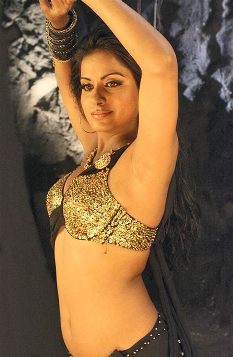 Actress Rachana Maurya Expose In Hot Cleavage Deep Naval And Thunder