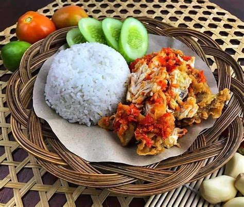 Sambel ini adalah sambel bawang, selain untuk sambel ayam geprek resep : Download Gambar Ayam Geprek Dan Nasi - Gambar Makanan