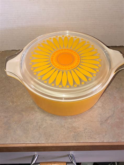 Pyrex Sunflower Daisy Quart Casserole Dish Vintage Etsy