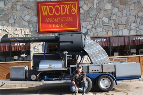 About Woodys Smokehouse