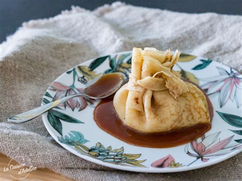 Aumônière de crêpe aux pommes sauce caramel