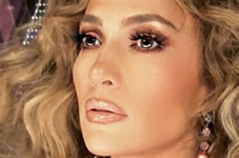Jennifer Lope Age Defying Beauty Stuns Fans In Racy Cleavage Snap