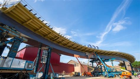 Dat melden prorail en de ns. Treinverkeer Zwolle weer opgestart na plaatsen brugdek ...