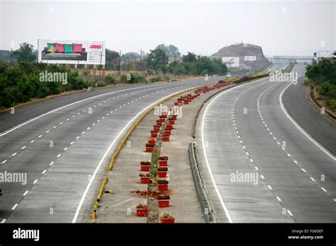 Mumbai Pune Expressway Hi Res Stock Photography And Images Alamy
