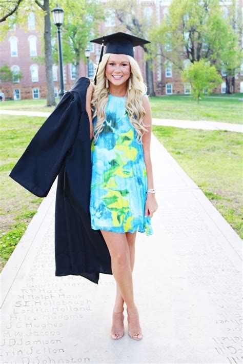 What To Wear To A Graduation 15 Chic Outfit Ideas