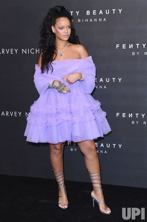 Photo Rihanna Attends The Rihanna Fenty Beauty Collection Launch In