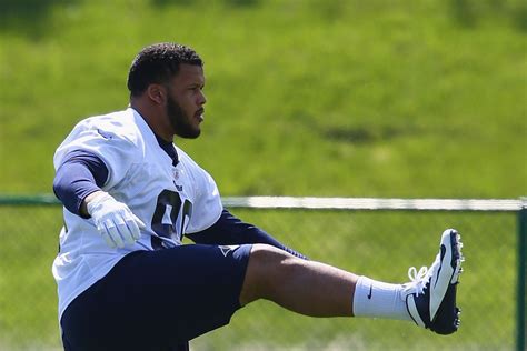 La Rams Dt Aaron Donald On Potential Training Camp Holdout “we’ll See What Happens” Turf Show