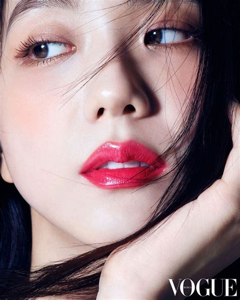 9 Potret Close Up Jisoo BLACKPINK Yang Pesonanya Selevel Miss Korea