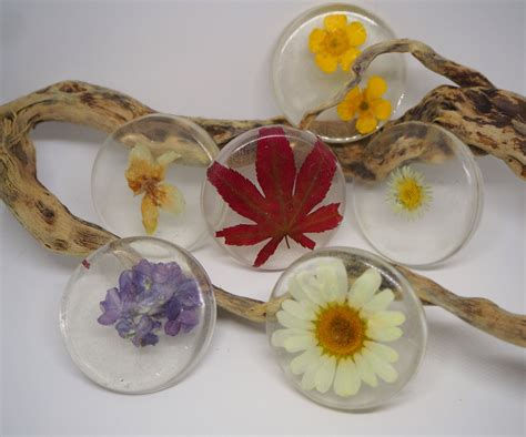 Techniques To Embed Flowers In Resin 12 Steps With Pictures