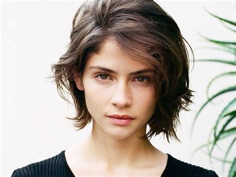 Pixie cut hairstyles usually give an illusion of volume for thin hair, especially if you style them with voluminous bangs. 20 Low-Maintenance Haircuts for Every Texture | Oval face ...