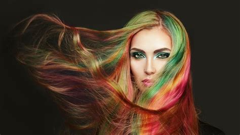 10 Inspirasi Warna Rambut Peek A Boo Hair Yang Sedang Tren