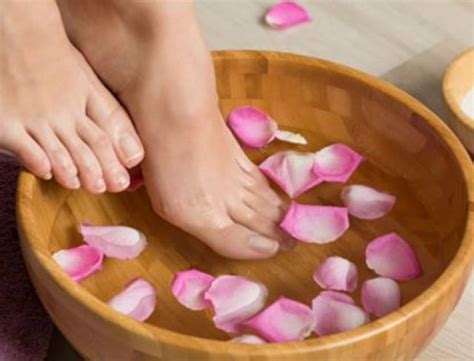 Tips To Care Your Feet Because Monsoon Coming