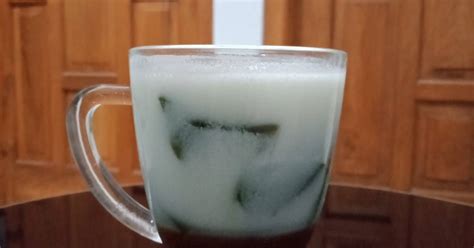 Assalamualaikum.sudah dari kpn mau coba buat bolu kukus blm kesampean,dan akhirnya di group cookpadtimlo ada yg mau ultah tgl 17 juni ini yaitu@rahma_bunda radit&amp;rafa adain acara posbar dengan tema bolu kukus.oiya,tidak lupa ucapin slmt ultah smga sehat slalu dan slalu. Es Cincau Hijau Dalam Cup / Es Cincau Hijau 45 Khas ...