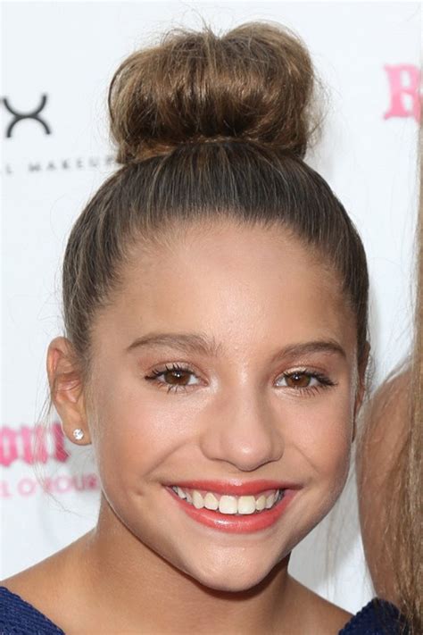 Mackenzie Zieglers Hairstyles And Hair Colors Steal Her Style