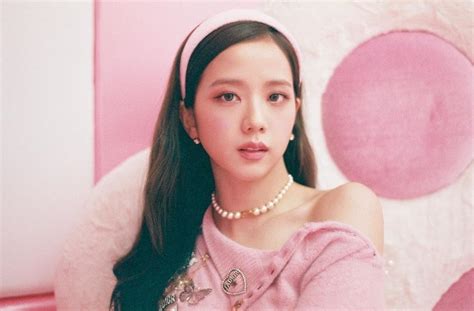 Blackpinks Jisoo Is Gorgeous In Pink And Pearls Kpopmap