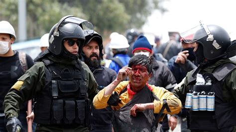 La policía de Bolivia reprimió las protestas contra el golpe y mató a