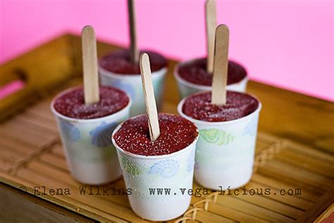 One Healthy Nut: Sugar-Free Banana Popsicles