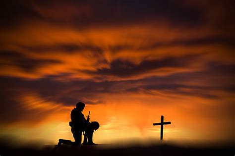 60 Soldier Kneeling Cross Stock Photos Pictures And Royalty Free Images