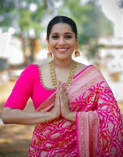 Telugu Tv Anchor Rashmi Gautam Beautiful Stills In Pink Saree Moviezupp