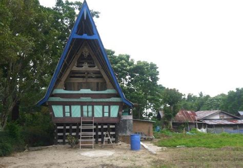 Ciri khas utama rumah adat simalungun yang berbeda dengan rumah adat sumatera utara lainnya terletak pada bentuk atapnya. Rumah Adat Batak Toba Png - Home Desaign