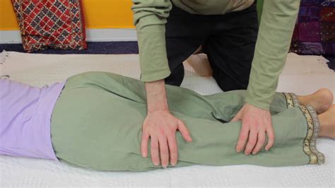 How To Give A Shiatsu Massage Lesson 6 Treating The Legs With Hand