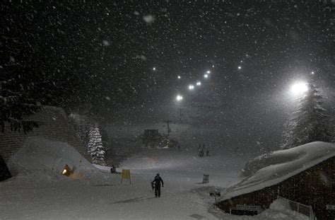 Mt Hood Skibowl Opens For Night Skiing Oregon Resorts Look Ready For