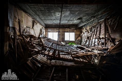 31 photos that i took inside the biggest abandoned hotel in japan abandoned hotels abandoned