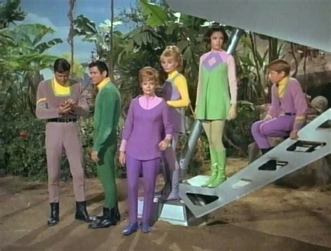 Getting Ready To Veg Out On Lost In Space Mejores Series Tv Series