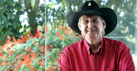 He is an actor and producer, known for mágoa de boiadeiro (1977), araguaia (2010) and o menino da porteira. Sérgio Reis diz que não existiu ditadura no Brasil e ...