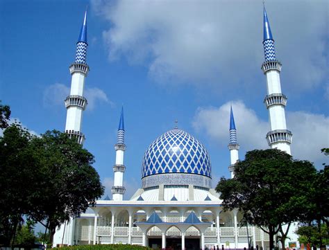 Saya sempat singgah di pasar tani shah alam semasa di kuala lumpur tempoh hari. Iconic Blue Mosque in Shah Alam, Malaysia - Encircle Photos