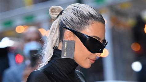 kim kardashian debuts shorter hair for milan fashion week — see photos glamour uk