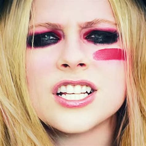 Avril Lavigne Makeup Black Eyeshadow Red Eyeshadow And Pink Lipstick