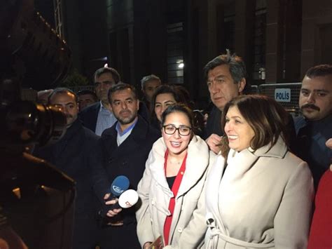 Ezan düşmanı sera kadıgil chp'den aday oldu. Sera Kadıgil serbest bırakıldı