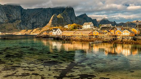 漁村、 観光名所、 風景、 水、 フィヨルド、 村、 荒野、 山、 空、 レーヌ、 反射、 自然、 赤い家、 昼間、 ノルウェー、 ヨーロッパ